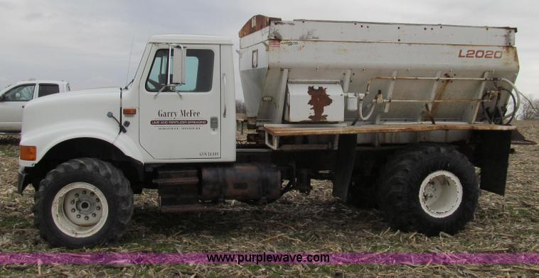 image for item G2177 1994 International 4900 dry fertilizer spreader truck