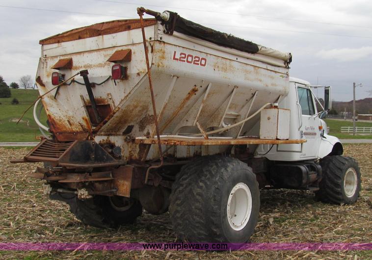 image for item G2177 1994 International 4900 dry fertilizer spreader truck