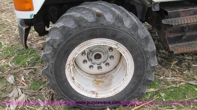 image for item G2177 1994 International 4900 dry fertilizer spreader truck