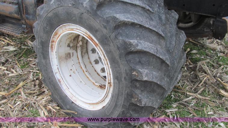 image for item G2177 1994 International 4900 dry fertilizer spreader truck