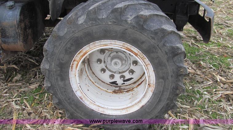 image for item G2177 1994 International 4900 dry fertilizer spreader truck