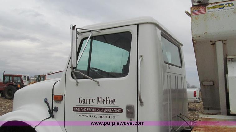 image for item G2177 1994 International 4900 dry fertilizer spreader truck
