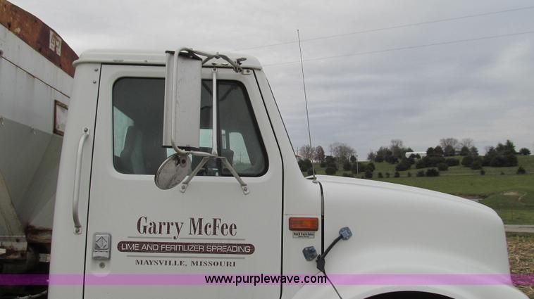 image for item G2177 1994 International 4900 dry fertilizer spreader truck