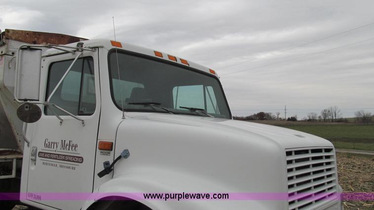 image for item G2177 1994 International 4900 dry fertilizer spreader truck