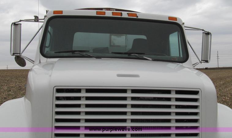 image for item G2177 1994 International 4900 dry fertilizer spreader truck