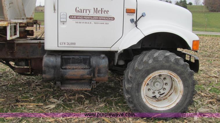 image for item G2177 1994 International 4900 dry fertilizer spreader truck