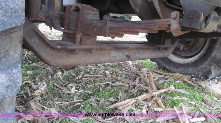 image for item G2177 1994 International 4900 dry fertilizer spreader truck