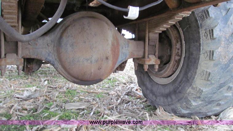 image for item G2177 1994 International 4900 dry fertilizer spreader truck