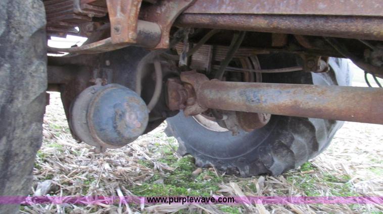 image for item G2177 1994 International 4900 dry fertilizer spreader truck