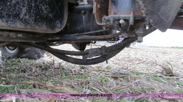 image for item G2177 1994 International 4900 dry fertilizer spreader truck