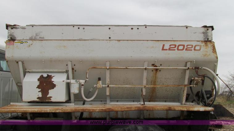 image for item G2177 1994 International 4900 dry fertilizer spreader truck