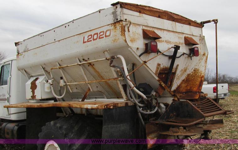 image for item G2177 1994 International 4900 dry fertilizer spreader truck