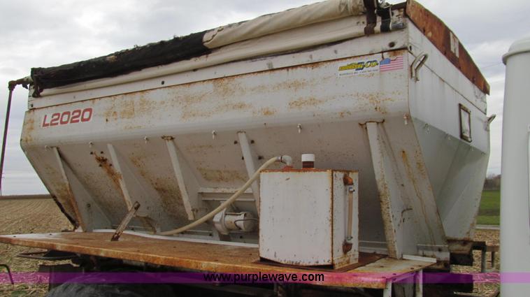 image for item G2177 1994 International 4900 dry fertilizer spreader truck