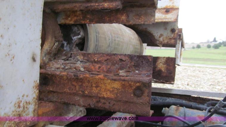 image for item G2177 1994 International 4900 dry fertilizer spreader truck