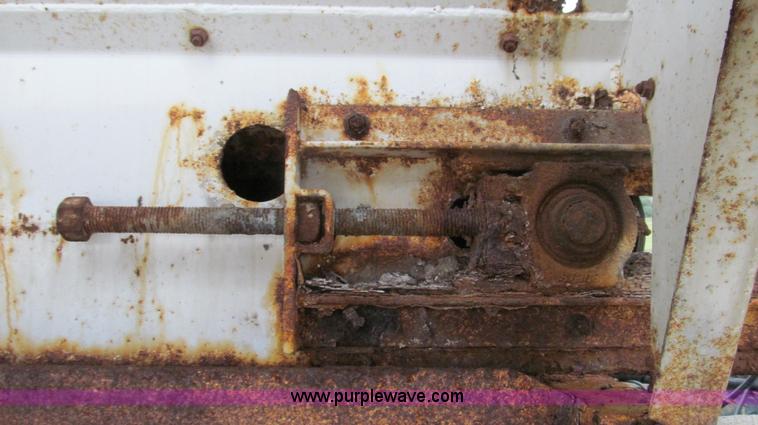 image for item G2177 1994 International 4900 dry fertilizer spreader truck