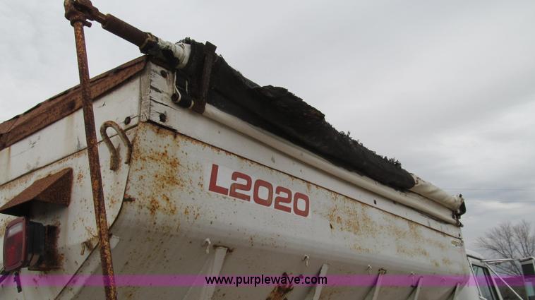 image for item G2177 1994 International 4900 dry fertilizer spreader truck