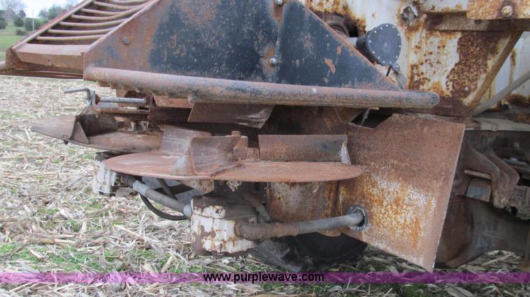 image for item G2177 1994 International 4900 dry fertilizer spreader truck