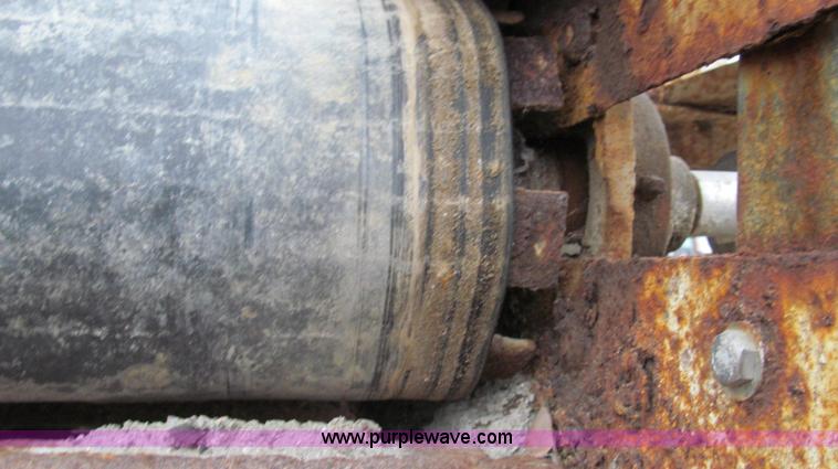 image for item G2177 1994 International 4900 dry fertilizer spreader truck