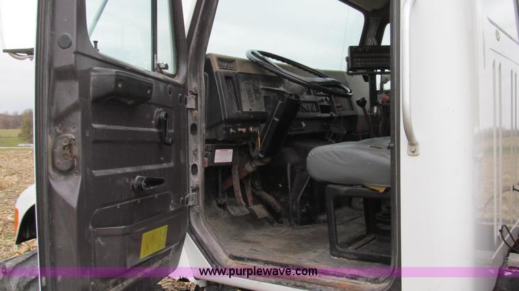 image for item G2177 1994 International 4900 dry fertilizer spreader truck