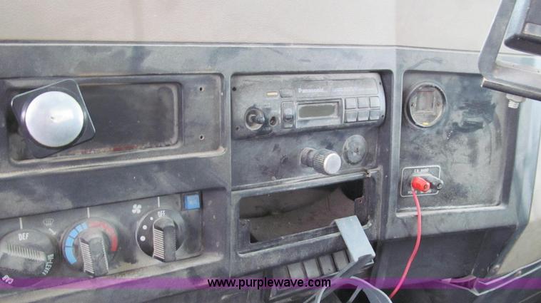 image for item G2177 1994 International 4900 dry fertilizer spreader truck