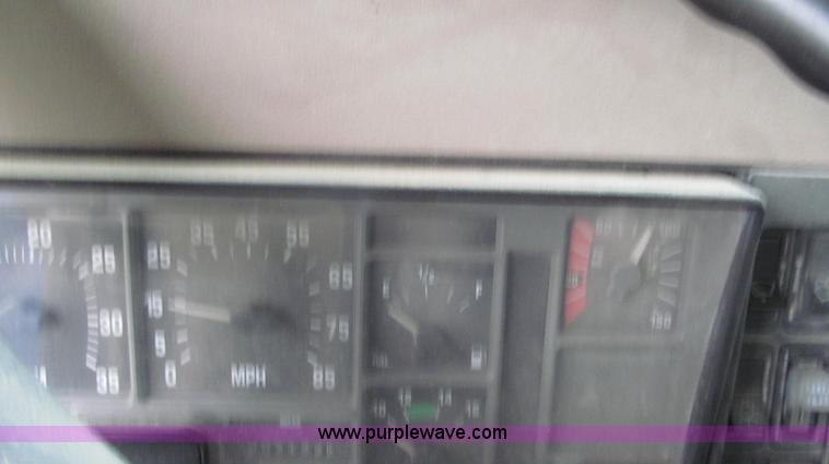 image for item G2177 1994 International 4900 dry fertilizer spreader truck