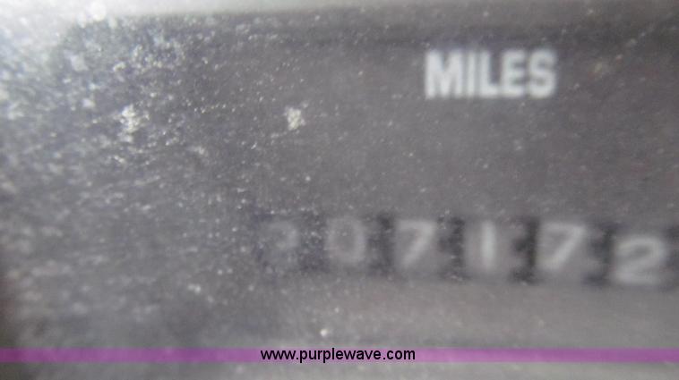 image for item G2177 1994 International 4900 dry fertilizer spreader truck