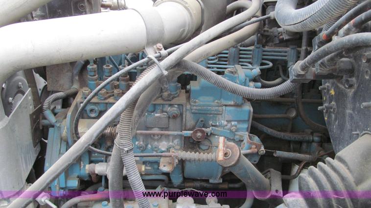 image for item G2177 1994 International 4900 dry fertilizer spreader truck