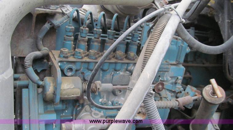 image for item G2177 1994 International 4900 dry fertilizer spreader truck