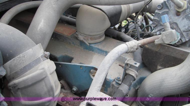 image for item G2177 1994 International 4900 dry fertilizer spreader truck