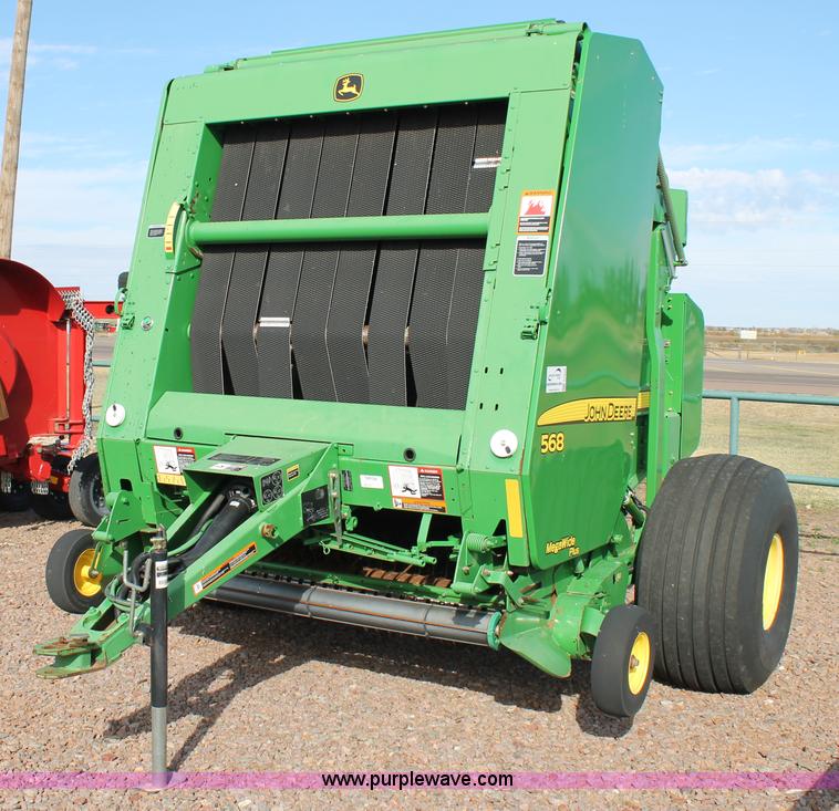 image for item G5853 2009 John Deere 568 round baler