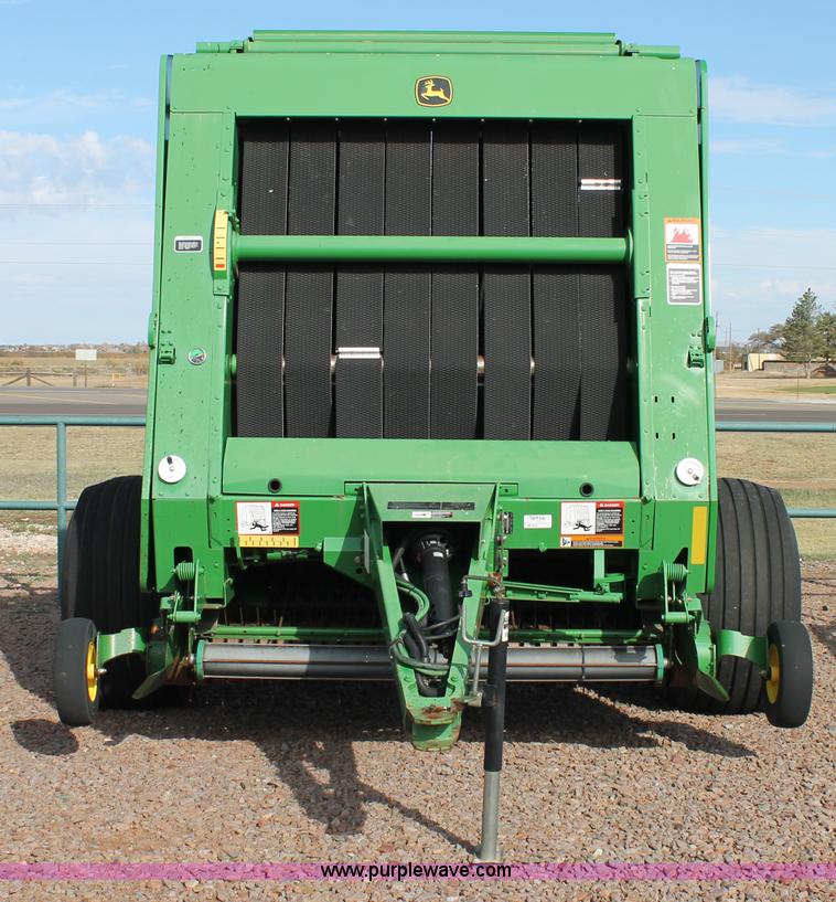 image for item G5853 2009 John Deere 568 round baler
