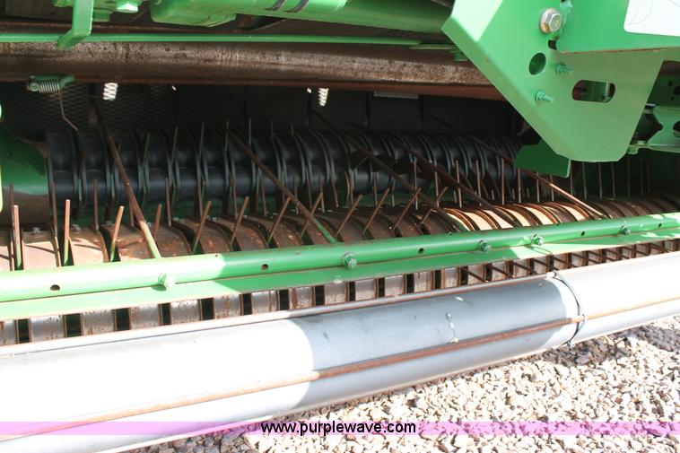 image for item G5853 2009 John Deere 568 round baler