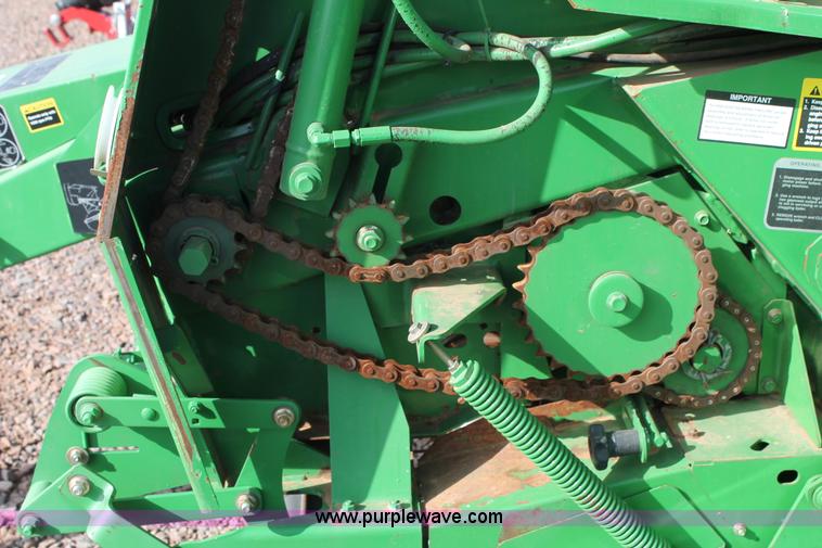 image for item G5853 2009 John Deere 568 round baler
