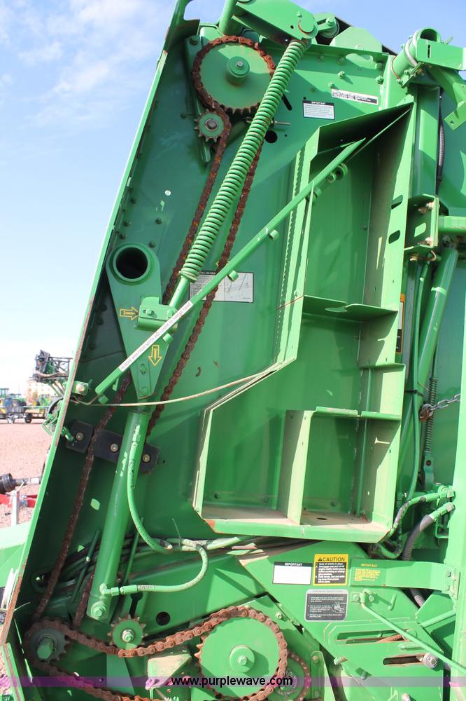 image for item G5853 2009 John Deere 568 round baler