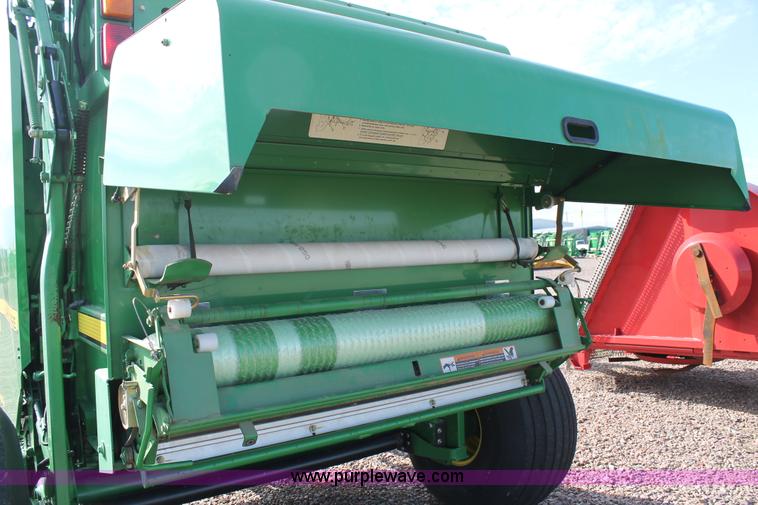 image for item G5853 2009 John Deere 568 round baler