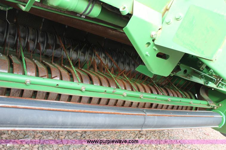image for item G5860 2007 John Deere 568 round baler