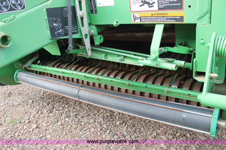 image for item G5860 2007 John Deere 568 round baler
