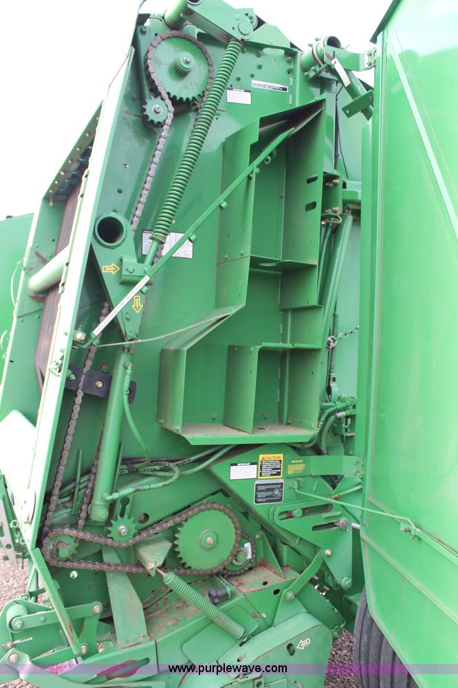 image for item G5860 2007 John Deere 568 round baler