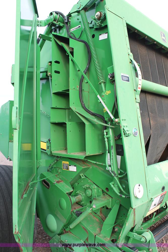 image for item G5860 2007 John Deere 568 round baler