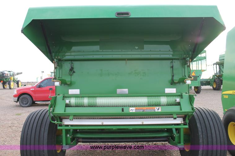 image for item G5860 2007 John Deere 568 round baler