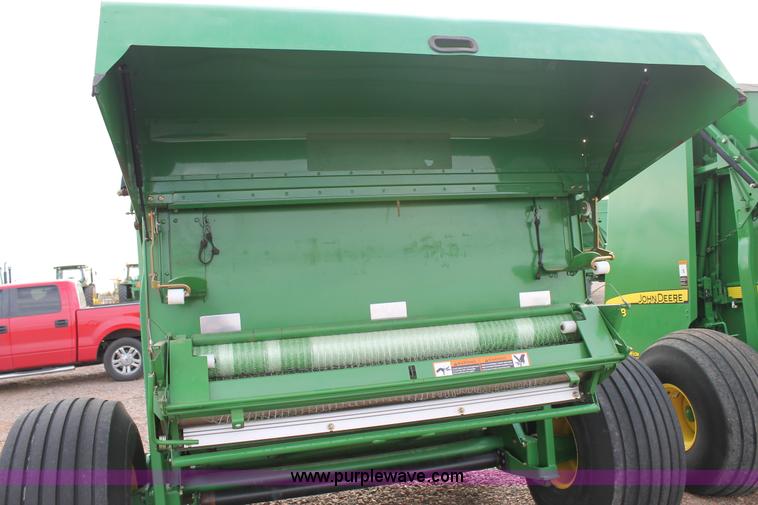 image for item G5860 2007 John Deere 568 round baler