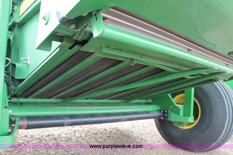 image for item G5860 2007 John Deere 568 round baler