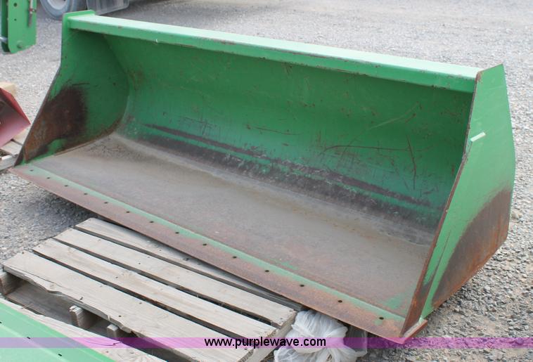 image for item G5862 John Deere loader bucket