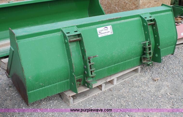image for item G5862 John Deere loader bucket