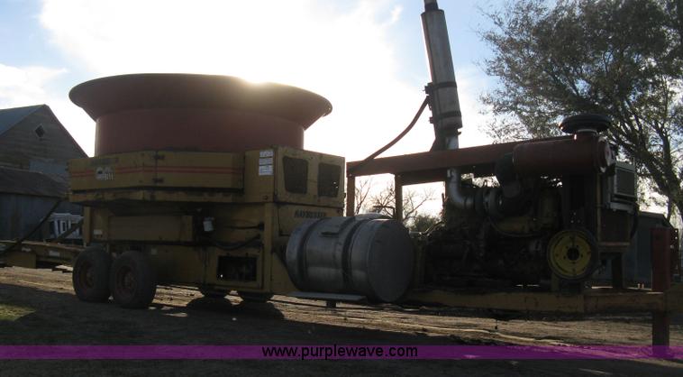 image for item H4356 HayBuster H1100 Big Bite self-contained hay grinder