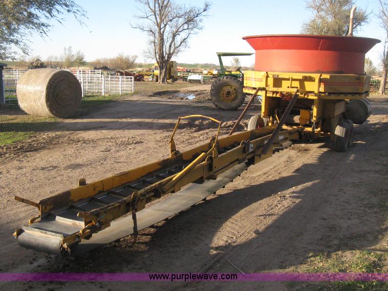 image for item H4356 HayBuster H1100 Big Bite self-contained hay grinder