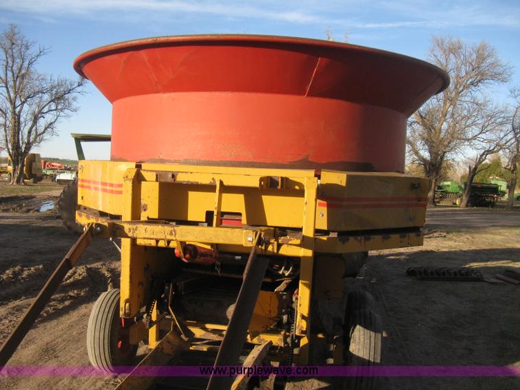 image for item H4356 HayBuster H1100 Big Bite self-contained hay grinder