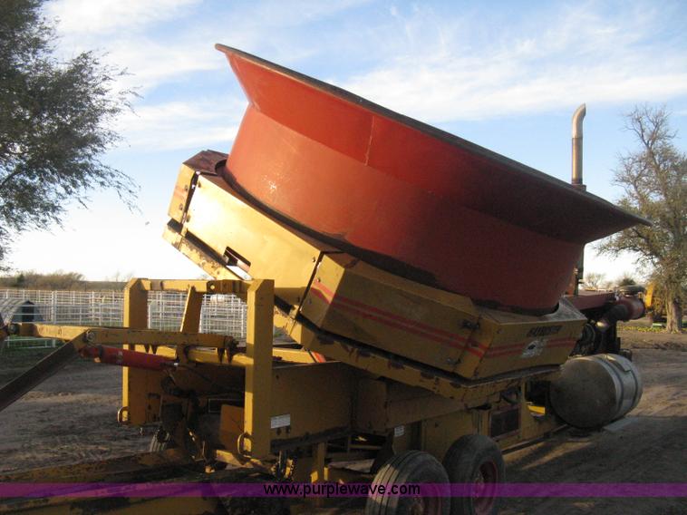 image for item H4356 HayBuster H1100 Big Bite self-contained hay grinder