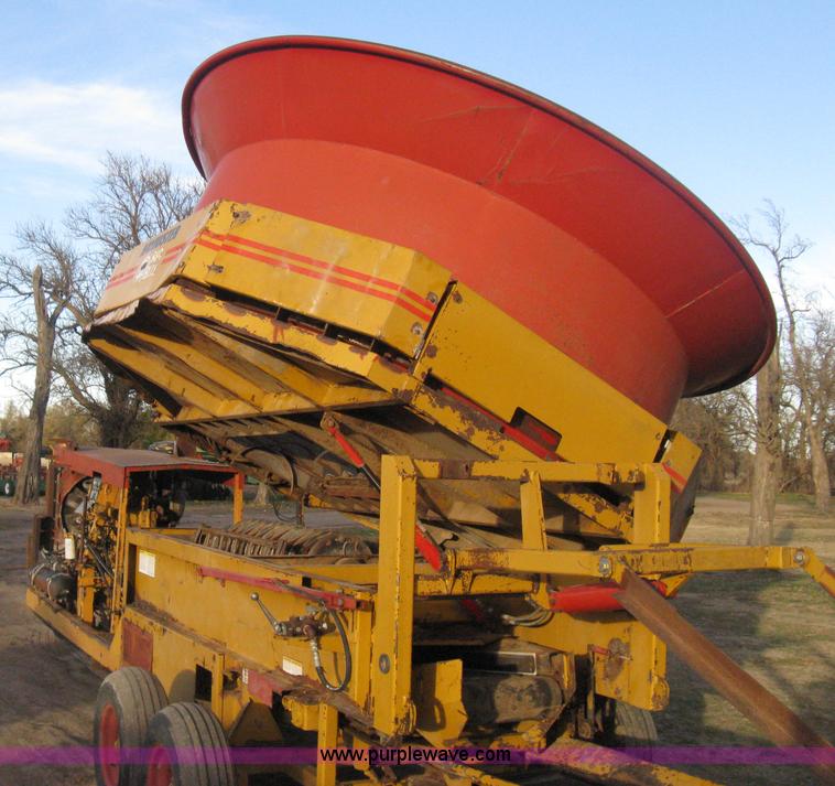 image for item H4356 HayBuster H1100 Big Bite self-contained hay grinder