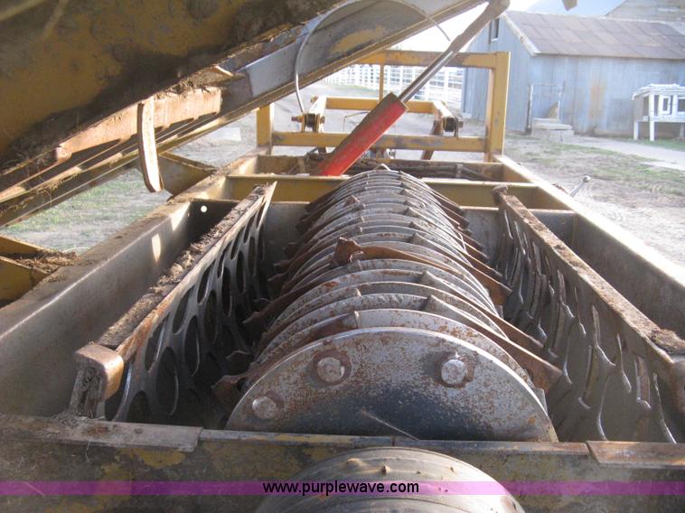 image for item H4356 HayBuster H1100 Big Bite self-contained hay grinder